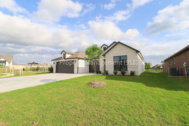 Photo - Stunning New Construction Simmons Home - 5 Bed 3 Bath - Pond View!