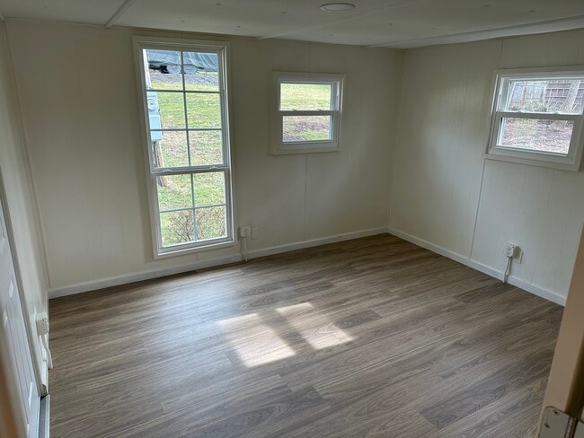Photo - 815 Shaffer Ln