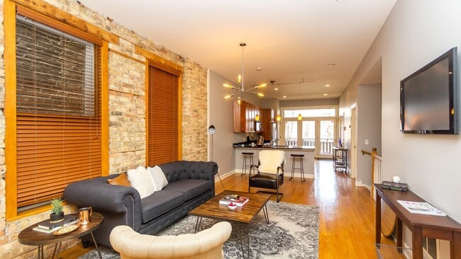 Open concept 1st floor - 743 N Wolcott Ave Unit #1