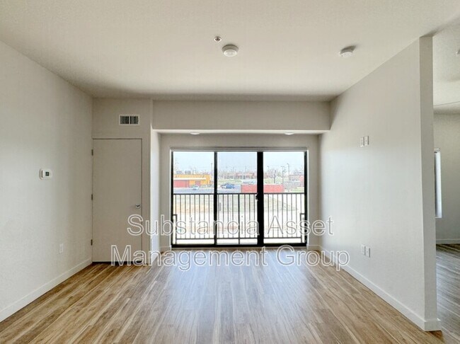 Photo - 1653 Midtown Pl