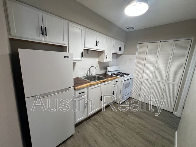 Photo - 8037 Gravois Rd