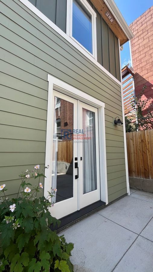 Building Photo - 127 1/2 S Pennsylvania St-