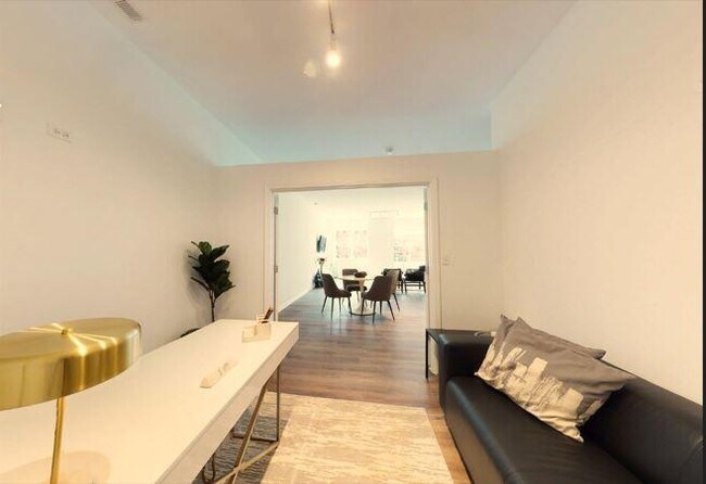 Building Photo - 2 bedroom in Fulton Market IL 60607 Unit 809 Rental
