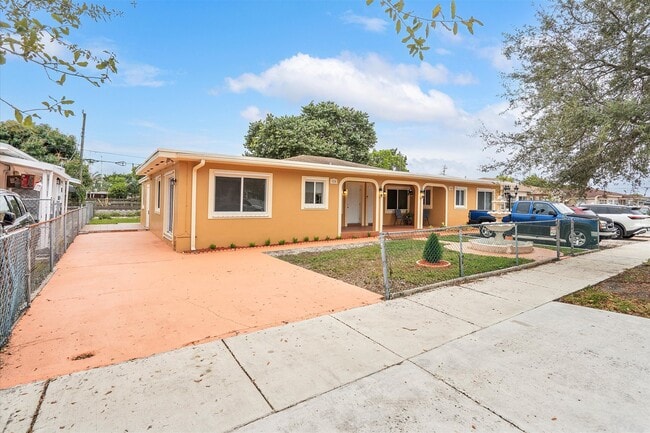 Photo - 934 E 22nd St