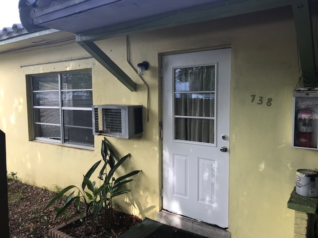 front entrance - 738 N.E. 15th Avenue Apartment