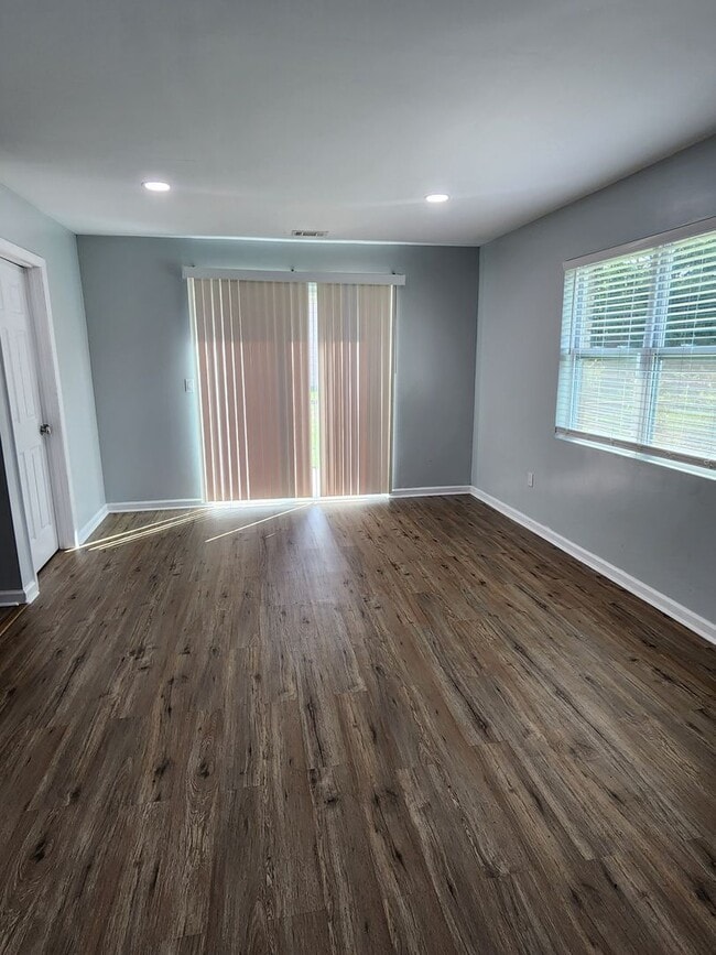 Photo - 728 Bacon Rd