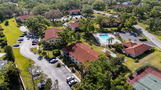 Photo - "Discover Serenity: Spacious 2-Bed, 2-Bath Condo in Vibrant Sarasota!" Unidad 202