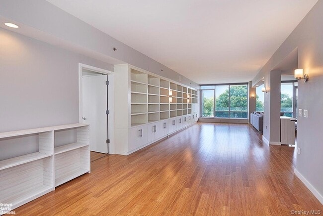 Photo - 3751 Riverdale Ave Unidad 5A