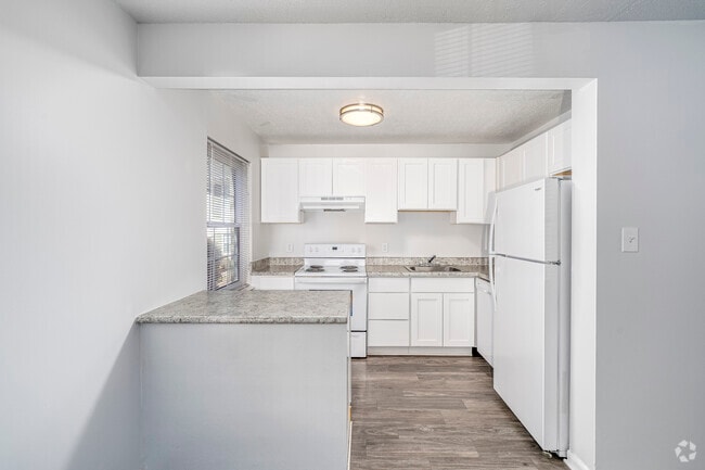 2BR, 2BA - 850SF - Kitchen