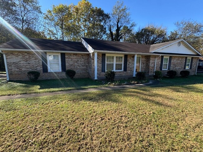Photo - 3 Bedroom, 2 Bathroom- House in Silver Creek!