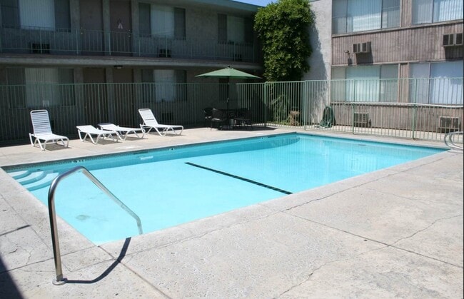 Burbank Oaks Apartments