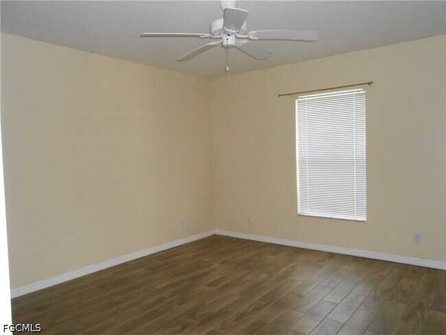 Photo - 1221 Belair St E