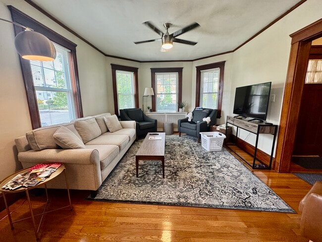 Building Photo - 108 Redlands Rd Unit 1 Rental