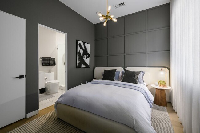 Photo - 1244 1/2 Gordon Street