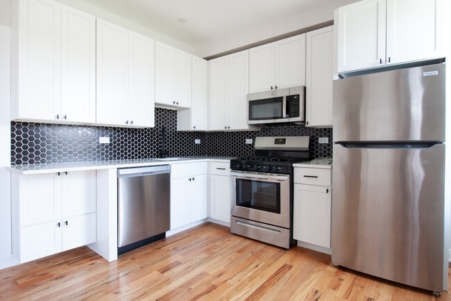 645 W Wrightwood Ave Unit 3