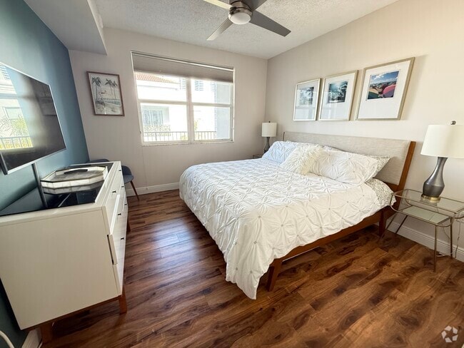 Building Photo - 17145 N Bay Rd Unit 4613 Rental