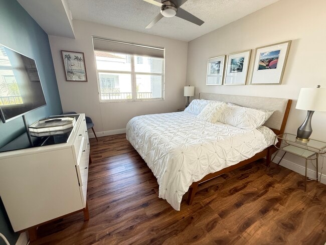 Building Photo - 17145 N Bay Rd Unit 4613 Rental
