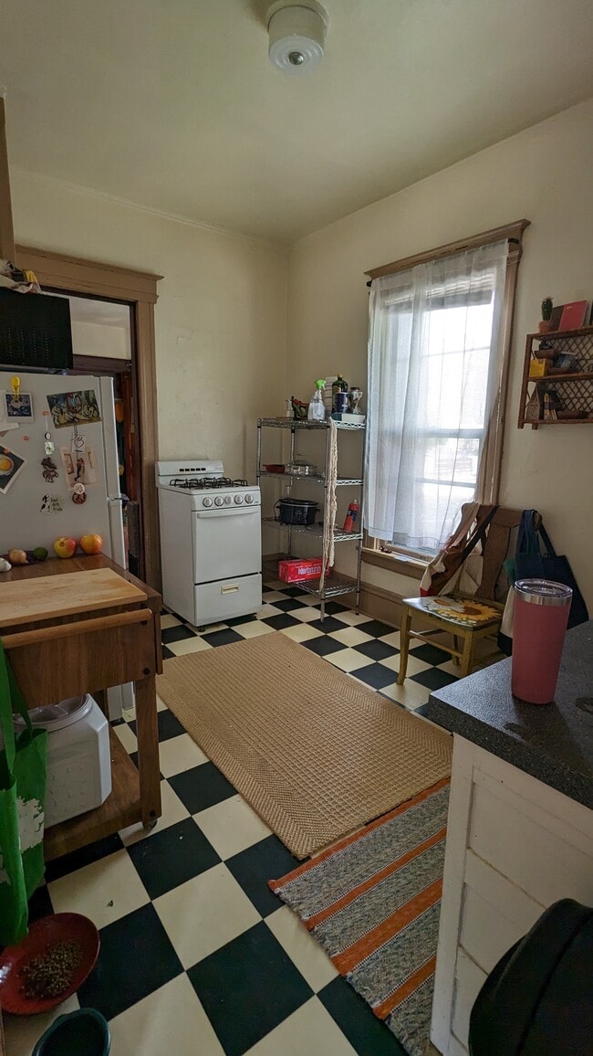 2078 Atwood Ave