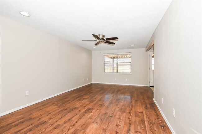 Photo - 1105 S Avery Dr