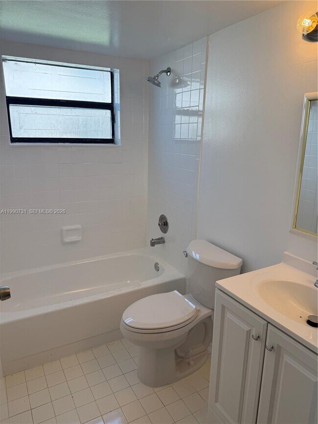 Photo - 860 NE 207th Terrace Unit 8-106
