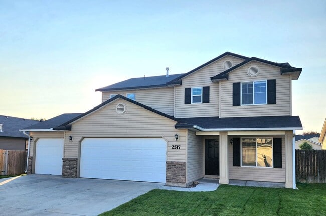 Building Photo - Very clean and newly renovated 4 bdrm, 2.5 bath home