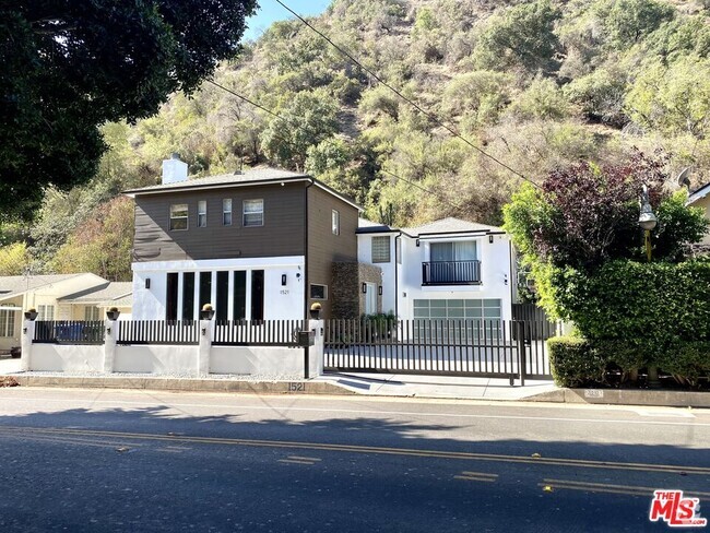 Building Photo - 1521 Benedict Canyon Drive Rental