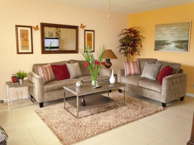 Building Photo - 385 Markham R Unit 385