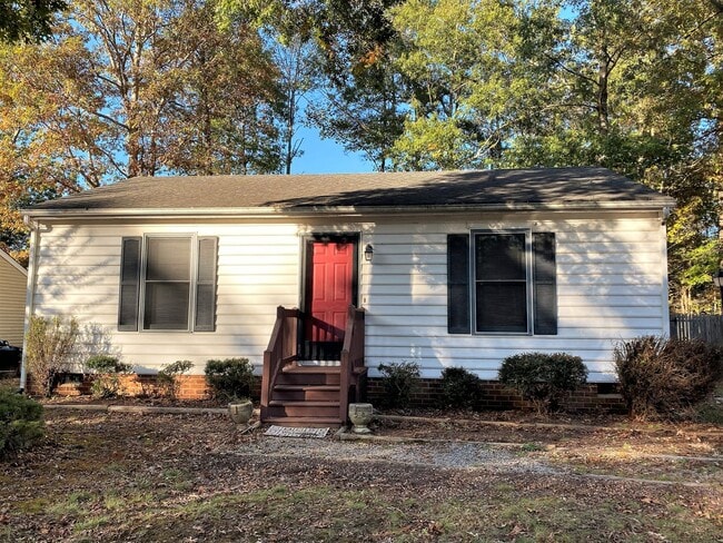 Building Photo - Charming 2 Bedroom Rancher