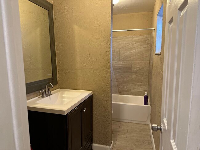 Photo - 6820 Scott St