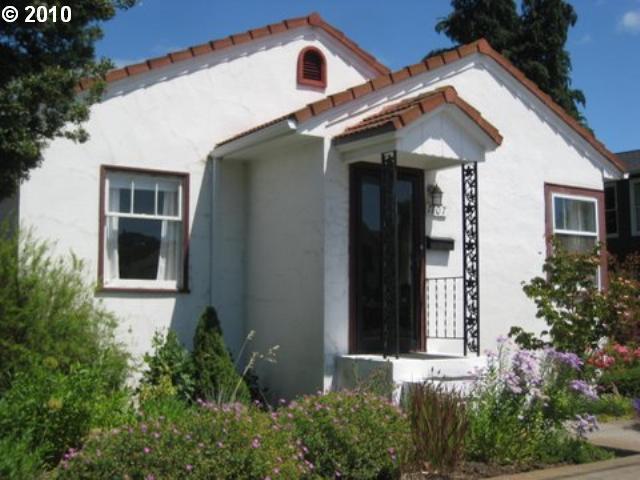 Building Photo - 2 Bedroom plus a sun room | 1  Bathroom Rental