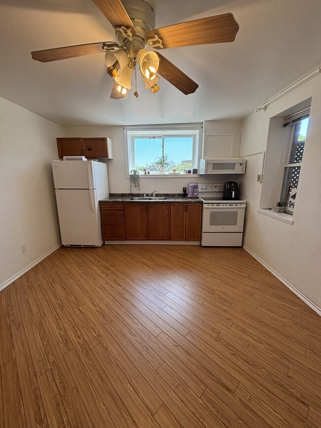 Photo - 106 Christina St S