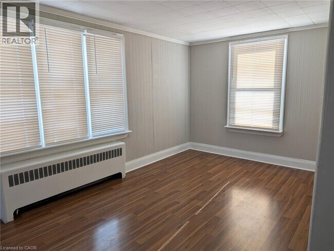 Photo - 12 E 24th St