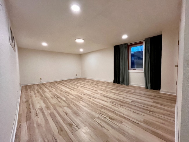 Photo - 2104-2106 E 58th St Unit 2104