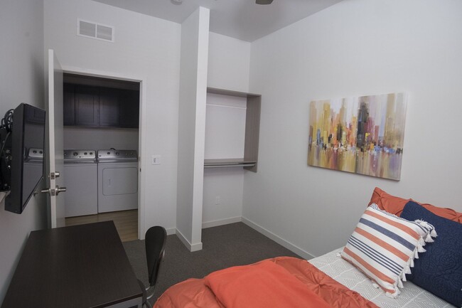 512 E Green