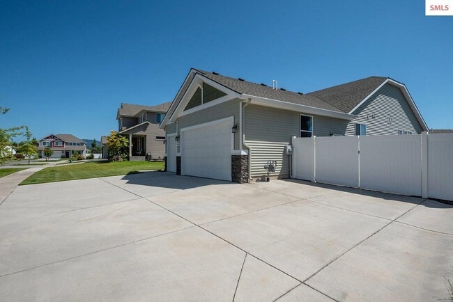 Photo - 4342 Magrath Dr