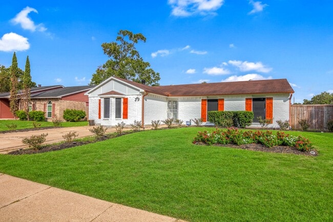 Building Photo - 14527 Dartwood Dr