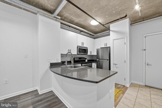 Photo - 1300 N St NW Unidad 18