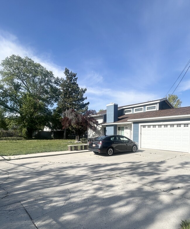 Photo - 453 East Fort Union Blvd