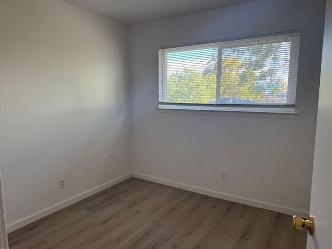 1331 Pomona Ave Unit 4