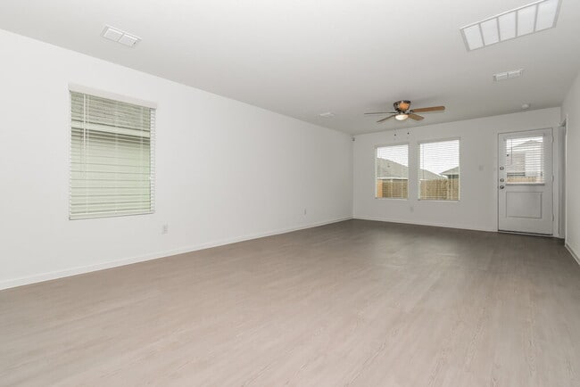 Photo - 924 Calley Pear Trl