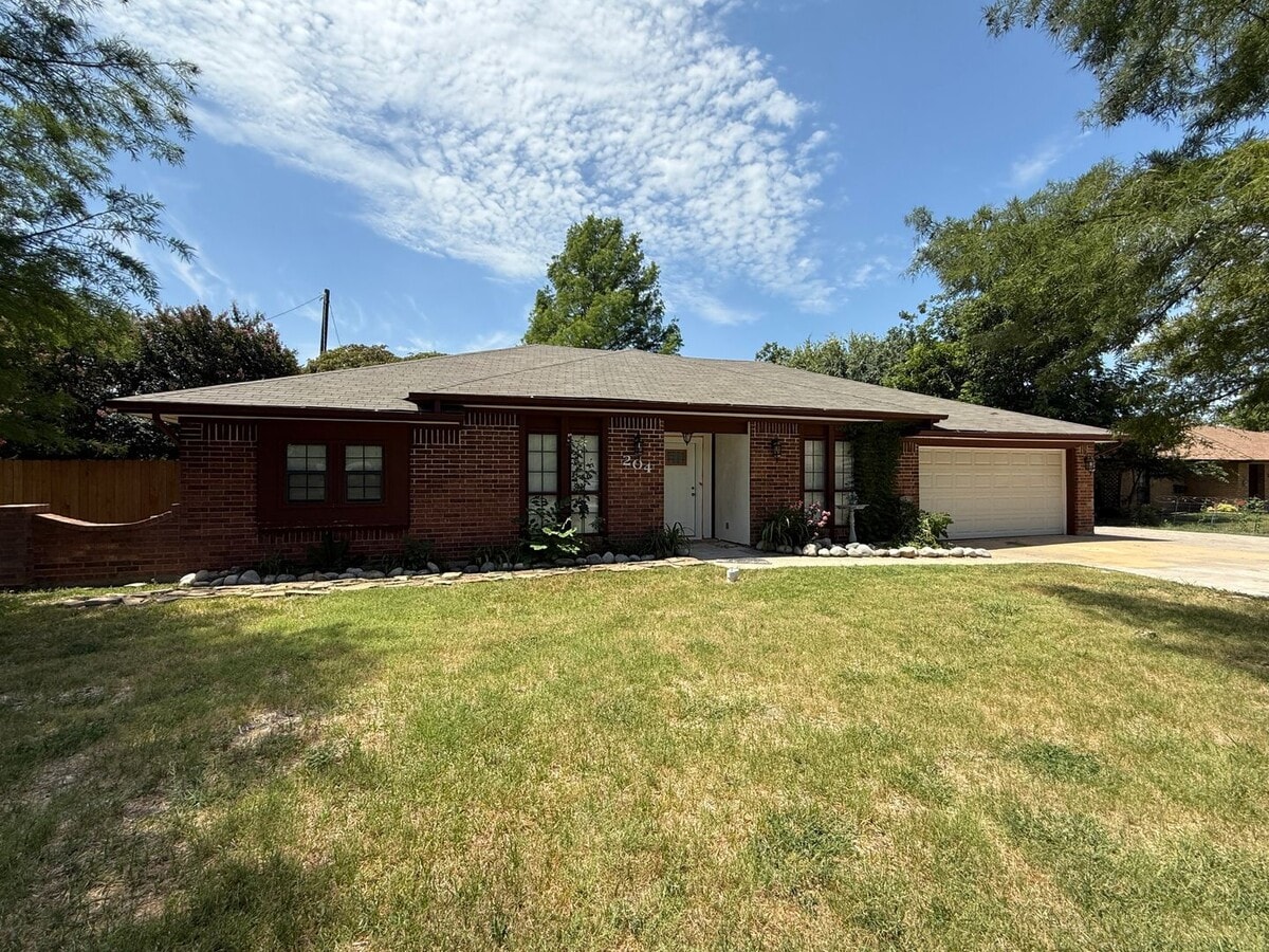 Photo - 204 Redwood Cir