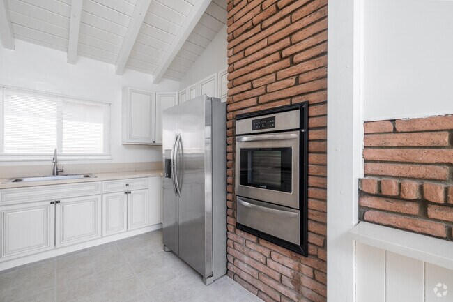 3BR, 2BA - 1,650SF - Kitchen