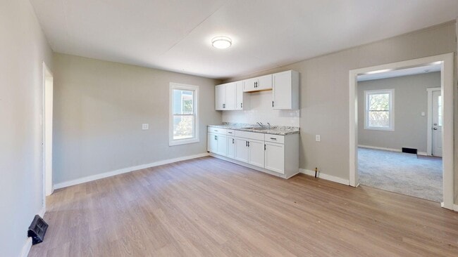 Building Photo - Cudell/West Blvd neighborhood; 4 bedroom/1...