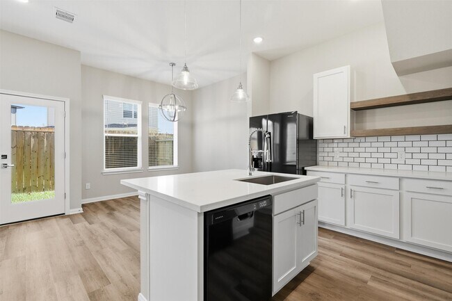 Photo - 208 Clark Rd