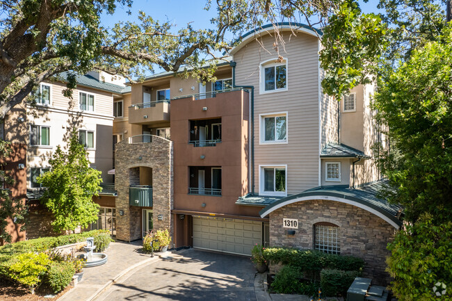 Photo - Iron Horse Place Apartments