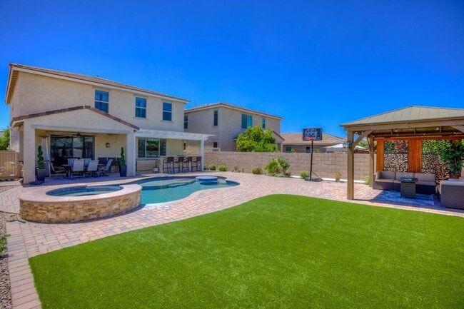 Stunning Home with Pool in La Estancia and... - Stunning Home with Pool in La Estancia and...
