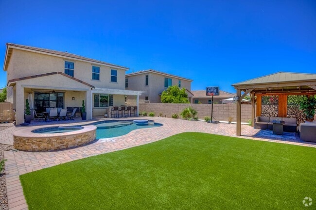 Building Photo - Stunning Home with Pool in La Estancia and...