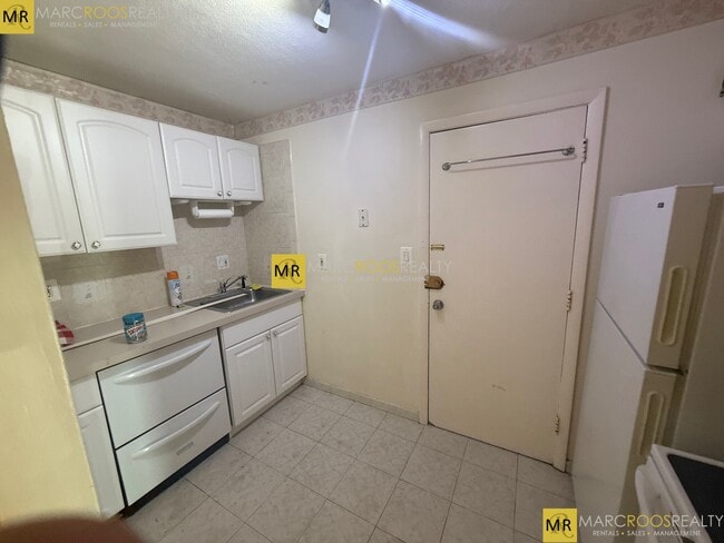 Photo - 1030 Bennington St Unit 5