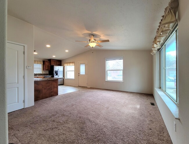 Photo - 114 First Ave E