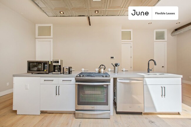 Prime Private ROOM in Williamsburg